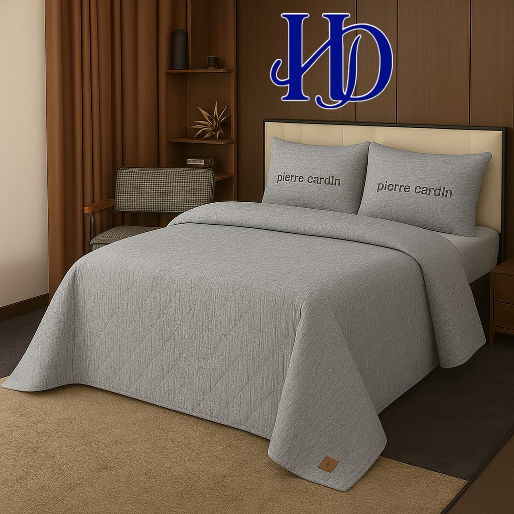 Pierre Cardin textured quilt